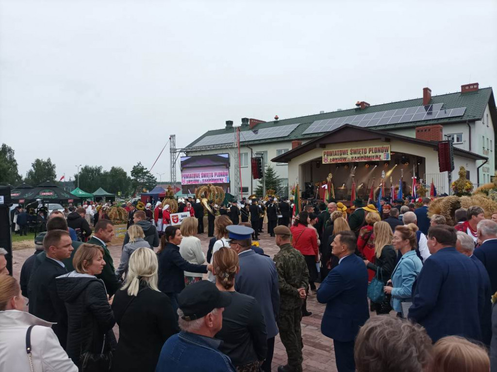 Święto plonów powiatu sandomierskiego w Łoniowie [zdjęcia]