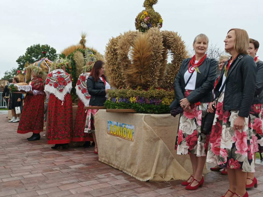 Święto plonów powiatu sandomierskiego w Łoniowie [zdjęcia]