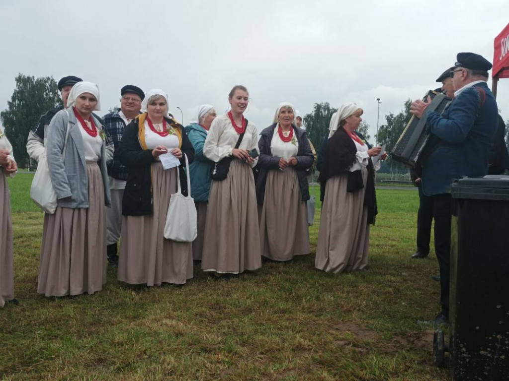 Święto plonów powiatu sandomierskiego w Łoniowie [zdjęcia]