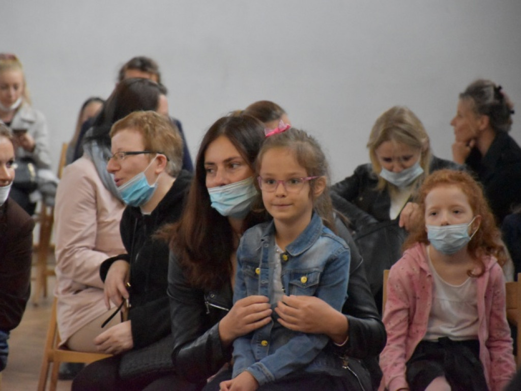 Uroczyste rozpoczęcie kolejnego roku edukacji w Szkole Podstawowej nr 10 w Tarnobrzegu [zdjęcia]