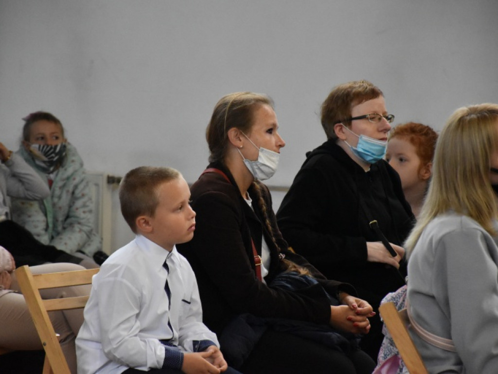 Uroczyste rozpoczęcie kolejnego roku edukacji w Szkole Podstawowej nr 10 w Tarnobrzegu [zdjęcia]