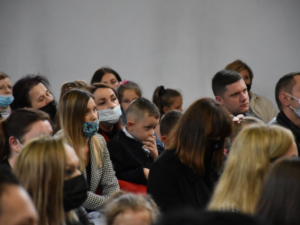 Uroczyste rozpoczęcie kolejnego roku edukacji w Szkole Podstawowej nr 10 w Tarnobrzegu [zdjęcia]
