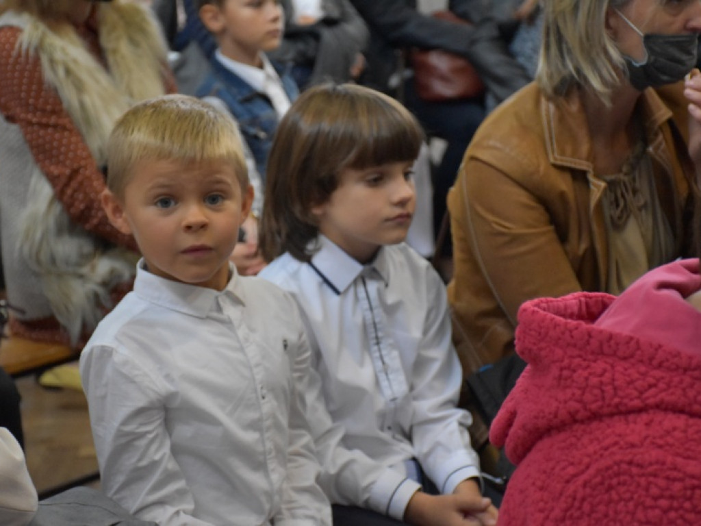 Uroczyste rozpoczęcie kolejnego roku edukacji w Szkole Podstawowej nr 10 w Tarnobrzegu [zdjęcia]