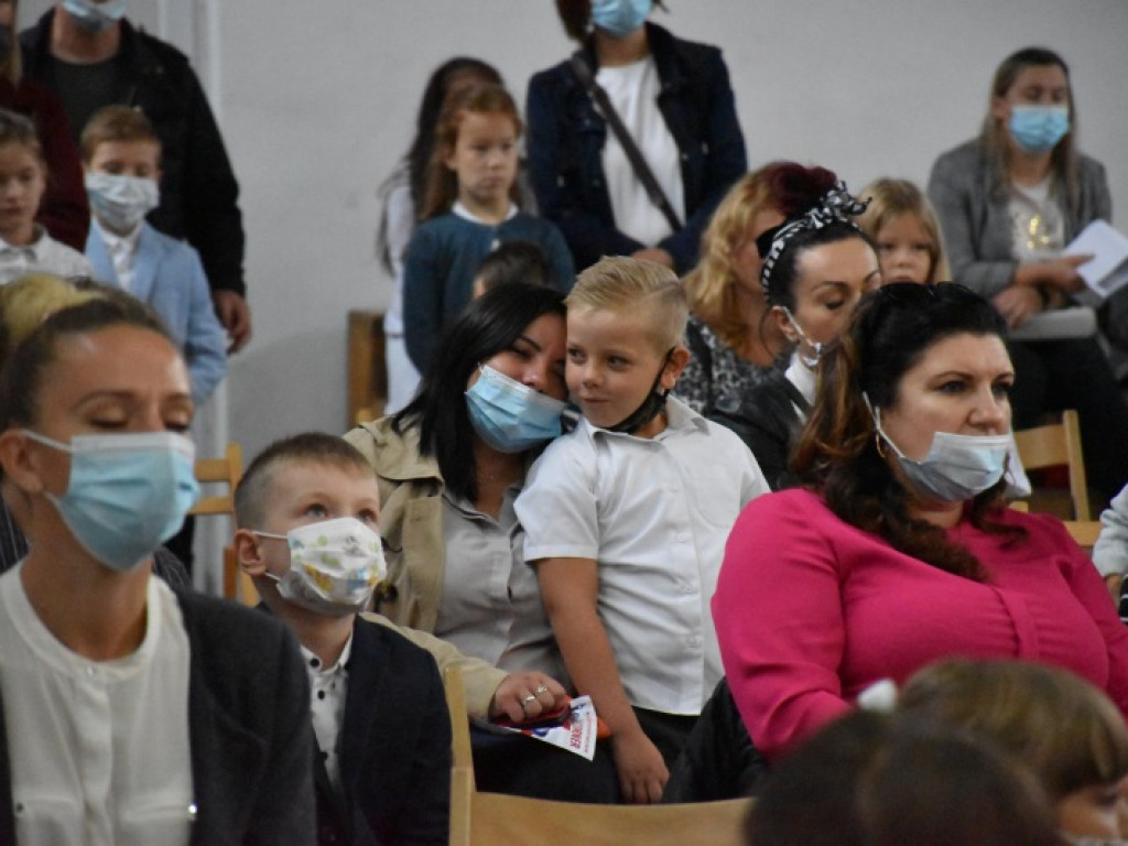 Uroczyste rozpoczęcie kolejnego roku edukacji w Szkole Podstawowej nr 10 w Tarnobrzegu [zdjęcia]