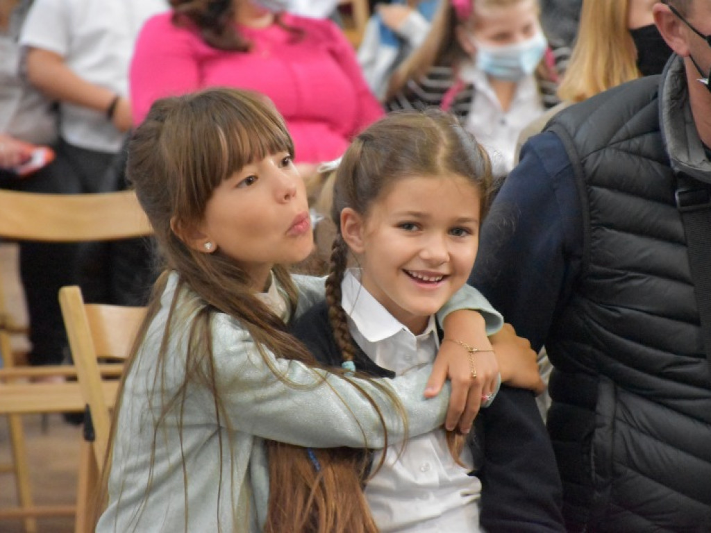 Uroczyste rozpoczęcie kolejnego roku edukacji w Szkole Podstawowej nr 10 w Tarnobrzegu [zdjęcia]