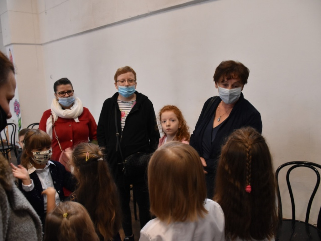 Uroczyste rozpoczęcie kolejnego roku edukacji w Szkole Podstawowej nr 10 w Tarnobrzegu [zdjęcia]