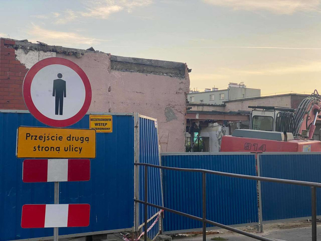 Trwa burzenie tarnobrzeskiego 