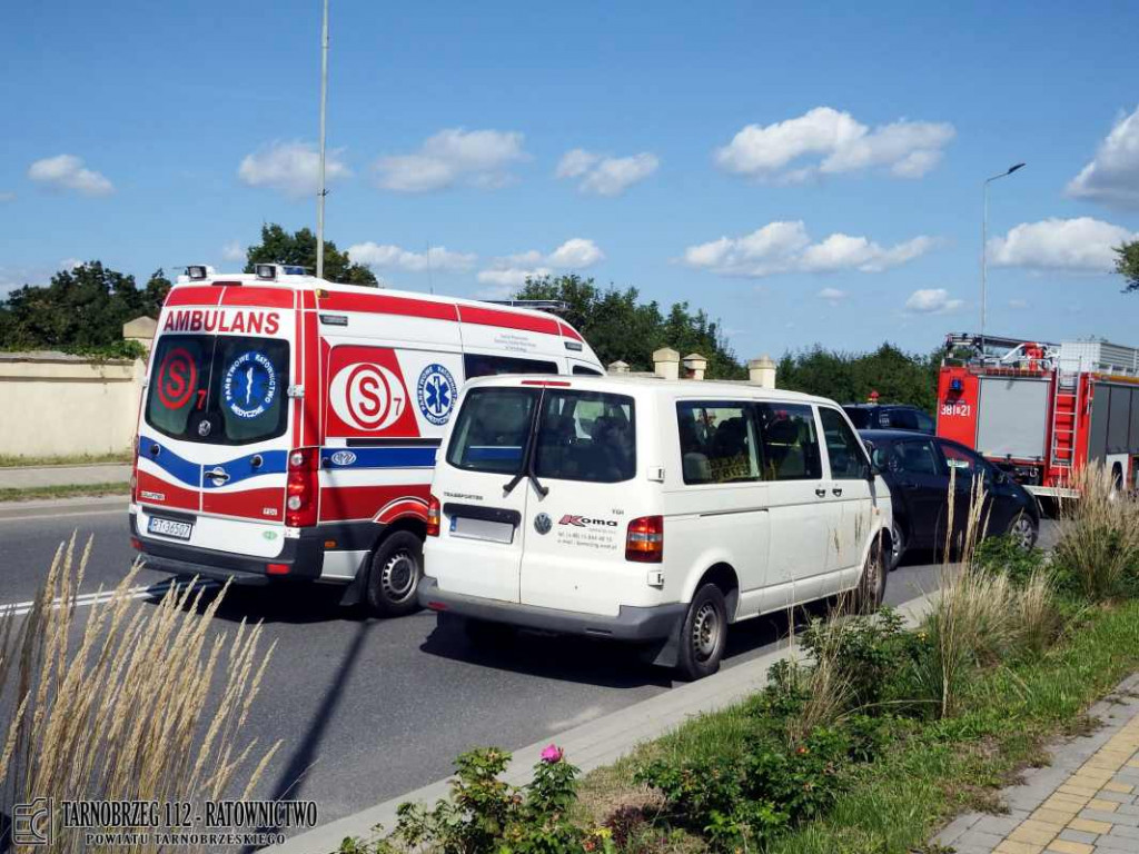 Wypadek w Tarnobrzegu, dwie osoby poszkodowane [zdjęcia]