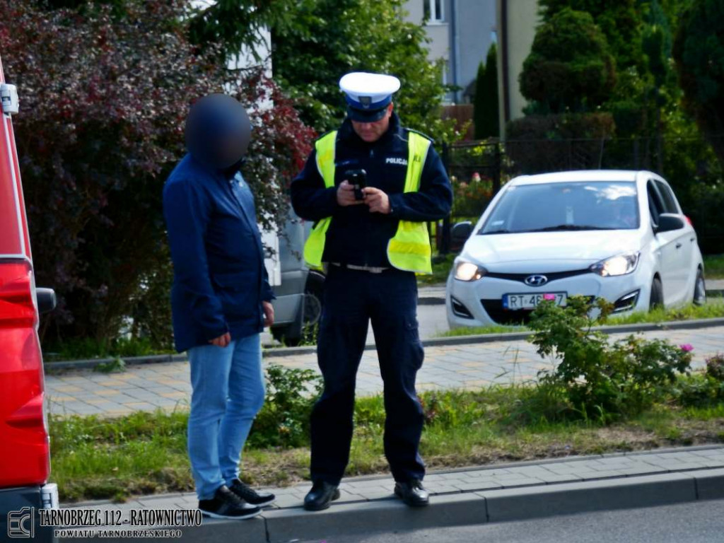 Wypadek w Tarnobrzegu, dwie osoby poszkodowane [zdjęcia]