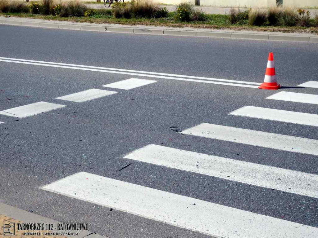 Wypadek w Tarnobrzegu, dwie osoby poszkodowane [zdjęcia]