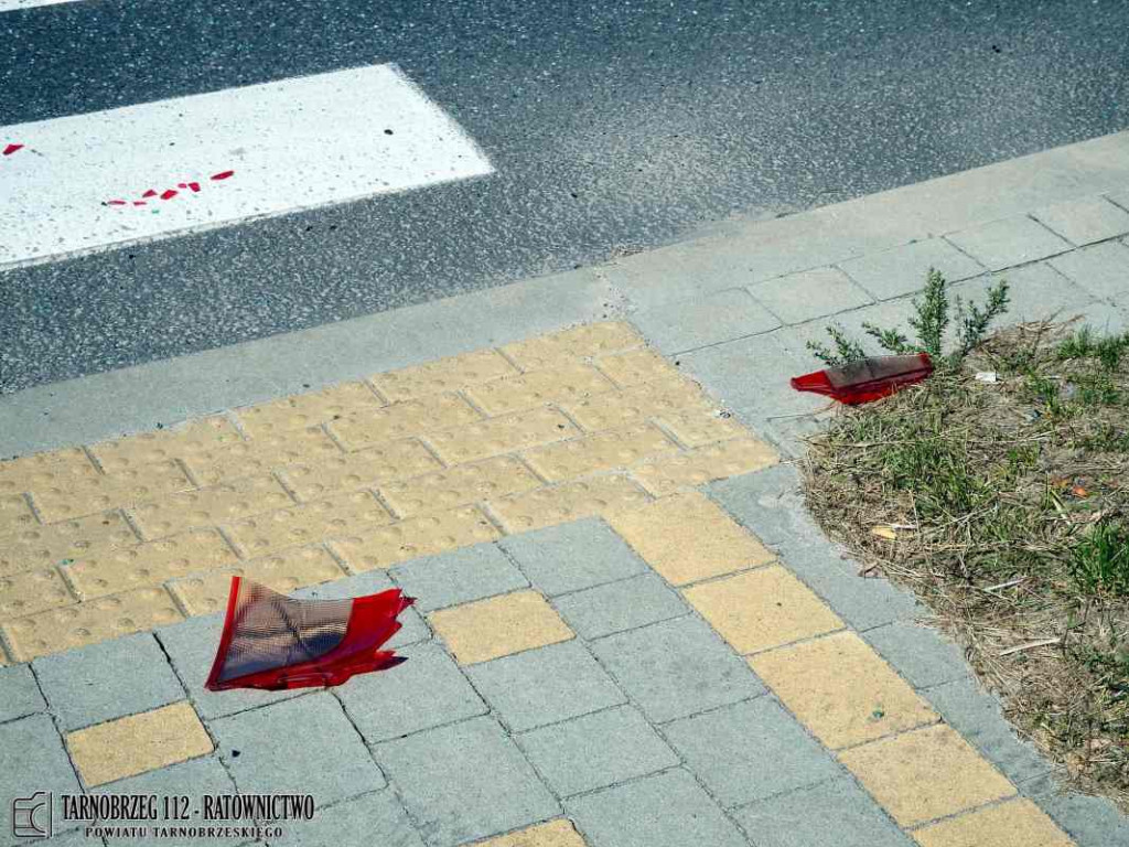 Wypadek w Tarnobrzegu, dwie osoby poszkodowane [zdjęcia]