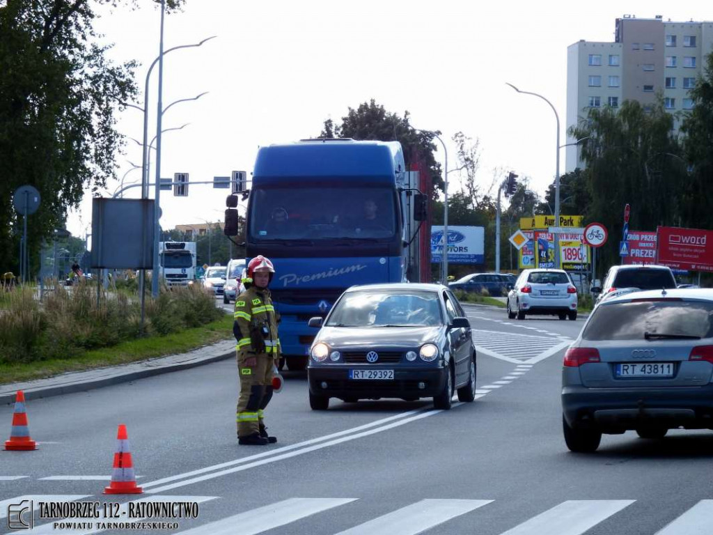 Wypadek w Tarnobrzegu, dwie osoby poszkodowane [zdjęcia]