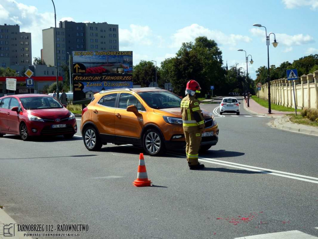 Wypadek w Tarnobrzegu, dwie osoby poszkodowane [zdjęcia]