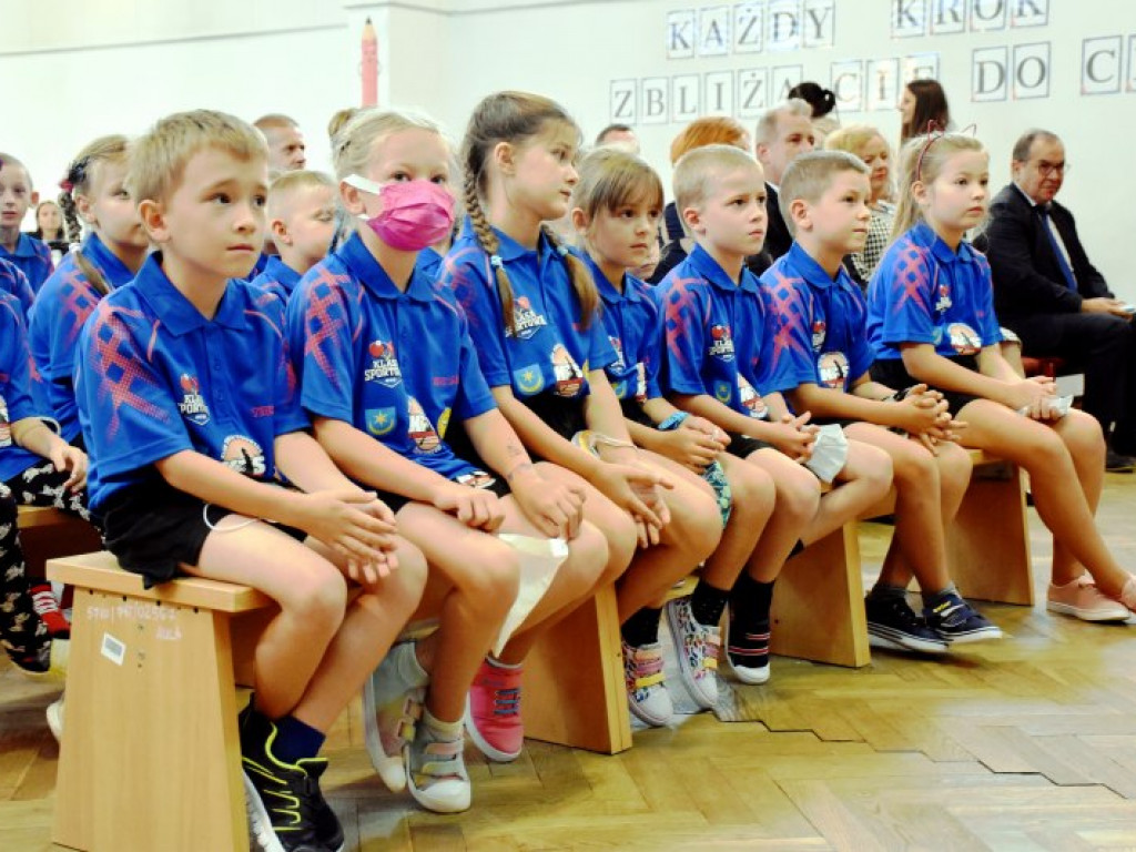 Tarnobrzeg. W Szkole Podstawowej nr 10 będą kształcić przyszłych mistrzów tenisa stołowego [zdjęcia]]