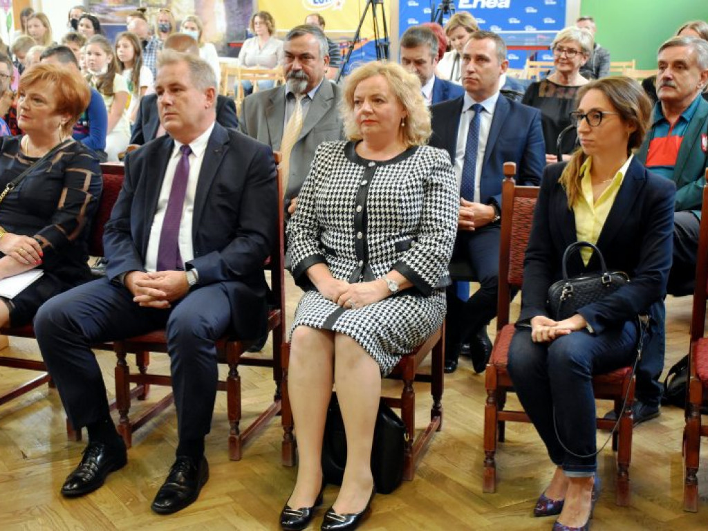 Tarnobrzeg. W Szkole Podstawowej nr 10 będą kształcić przyszłych mistrzów tenisa stołowego [zdjęcia]]