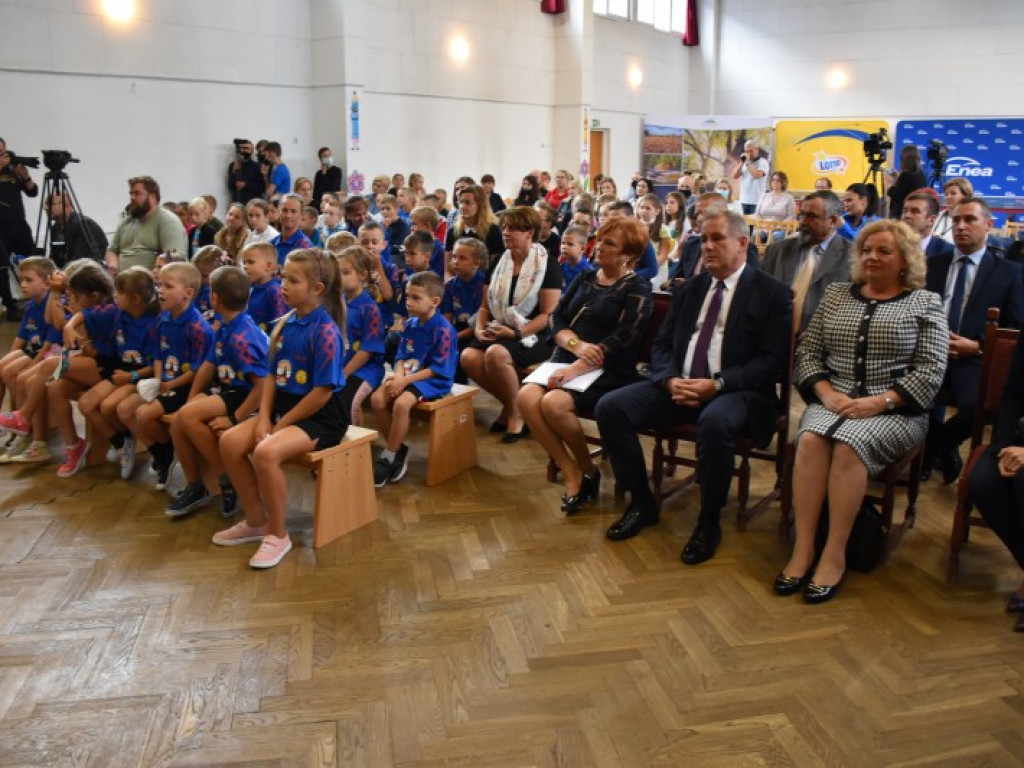 Tarnobrzeg. W Szkole Podstawowej nr 10 będą kształcić przyszłych mistrzów tenisa stołowego [zdjęcia]]