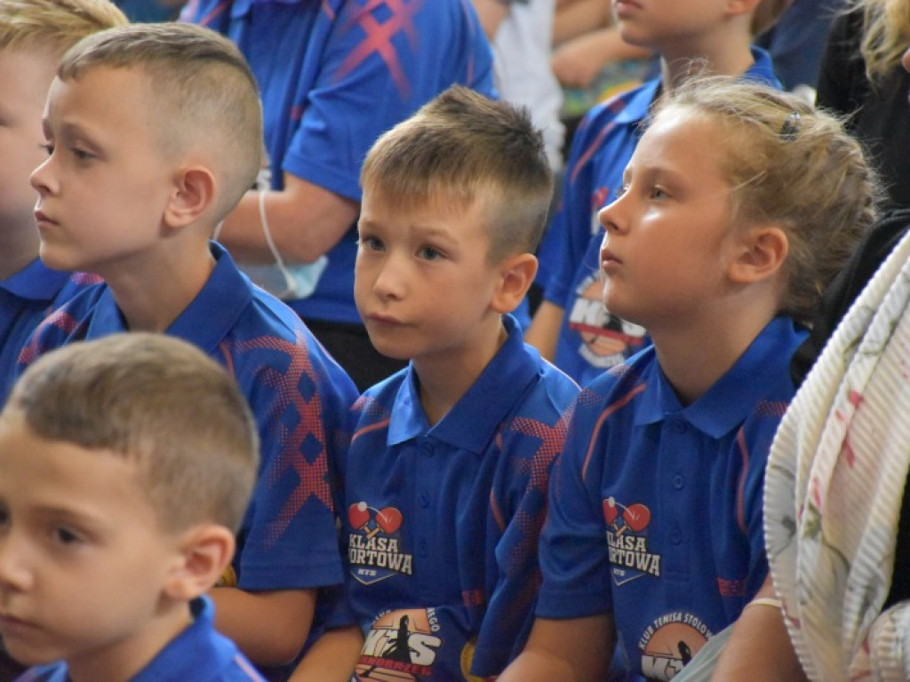 Tarnobrzeg. W Szkole Podstawowej nr 10 będą kształcić przyszłych mistrzów tenisa stołowego [zdjęcia]]