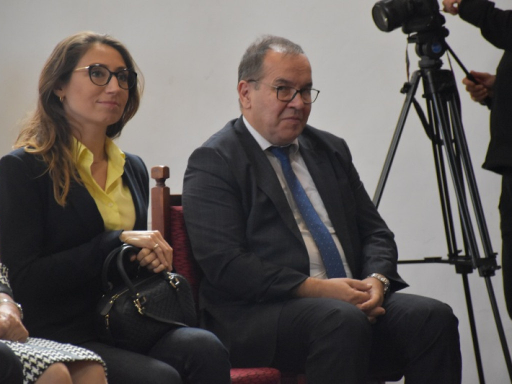 Tarnobrzeg. W Szkole Podstawowej nr 10 będą kształcić przyszłych mistrzów tenisa stołowego [zdjęcia]]