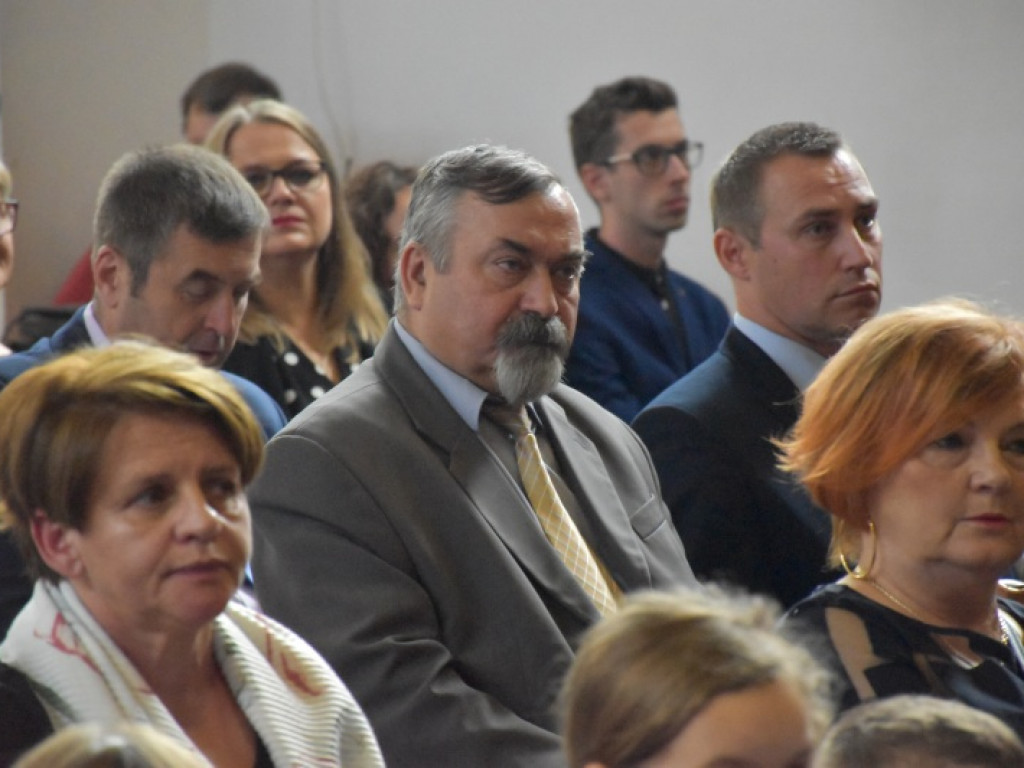 Tarnobrzeg. W Szkole Podstawowej nr 10 będą kształcić przyszłych mistrzów tenisa stołowego [zdjęcia]]