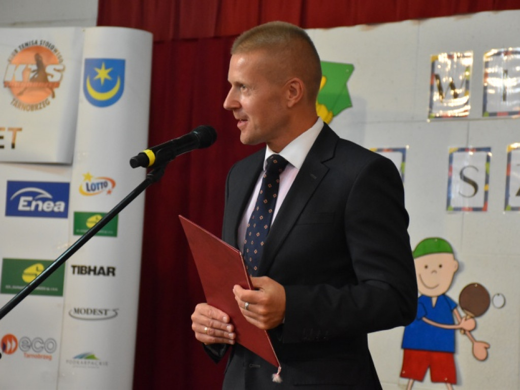 Tarnobrzeg. W Szkole Podstawowej nr 10 będą kształcić przyszłych mistrzów tenisa stołowego [zdjęcia]]