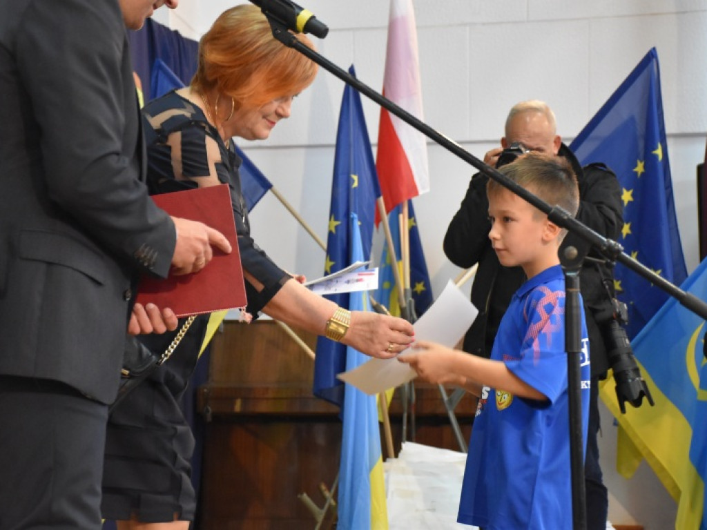Tarnobrzeg. W Szkole Podstawowej nr 10 będą kształcić przyszłych mistrzów tenisa stołowego [zdjęcia]]