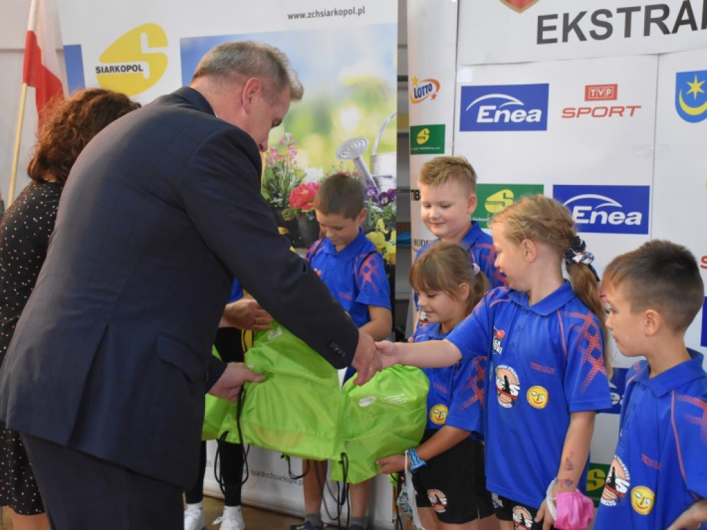 Tarnobrzeg. W Szkole Podstawowej nr 10 będą kształcić przyszłych mistrzów tenisa stołowego [zdjęcia]]