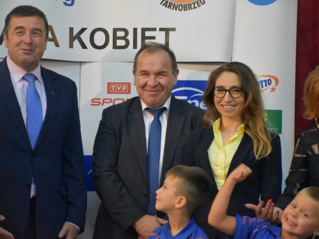 Tarnobrzeg. W Szkole Podstawowej nr 10 będą kształcić przyszłych mistrzów tenisa stołowego [zdjęcia]]