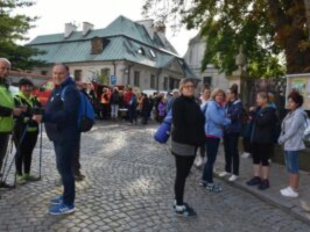 Sandomierzanie w drodze do sulisławskiego sanktuarium [zdjęcia]