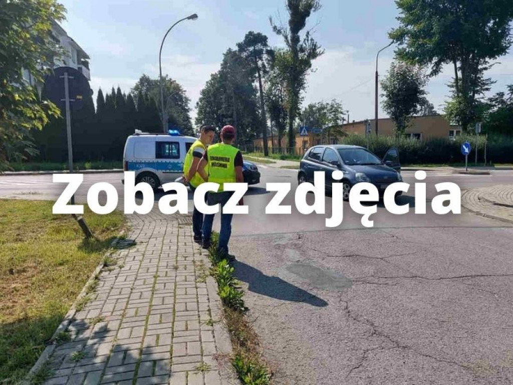 Potrącenie rowerzysty w Nowej Dębie. Starszy mężczyzna trafił do szpitala [zdjęcia]