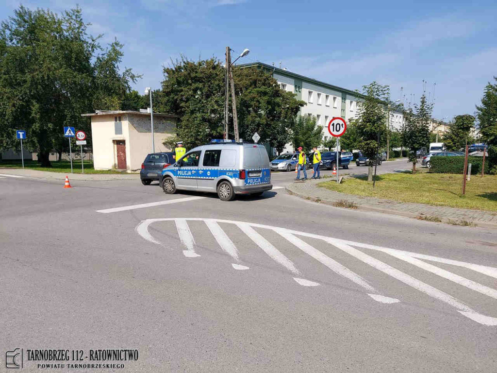 Potrącenie rowerzysty w Nowej Dębie. Starszy mężczyzna trafił do szpitala [zdjęcia]