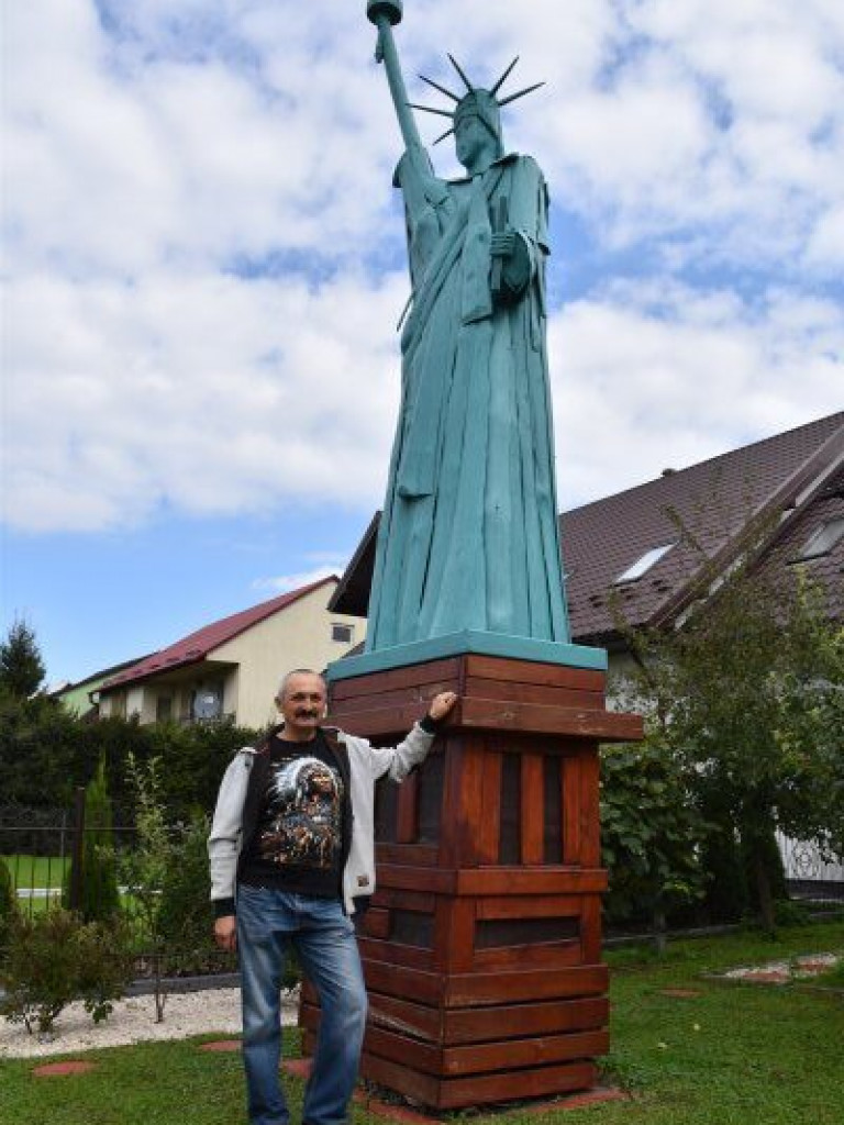 Gm. Nowa Dęba. Wybudował przed swoim domem Statuę Wolności [W najnowszym numerze][zdjęcia]