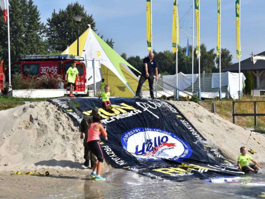 Run fit Kids w Tarnobrzegu. Mali zawodnicy w szaleńczym biegu z przeszkodami [zdjęcia]