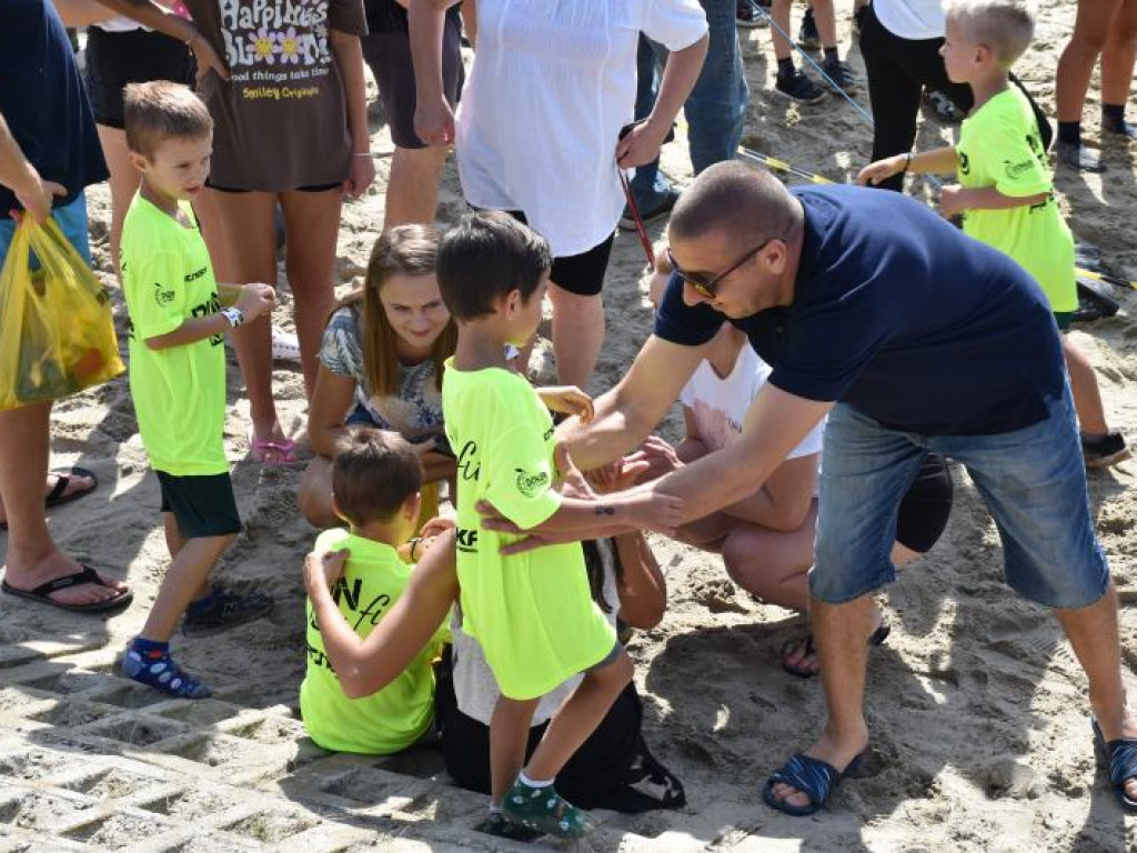 Run fit Kids w Tarnobrzegu. Mali zawodnicy w szaleńczym biegu z przeszkodami [zdjęcia]