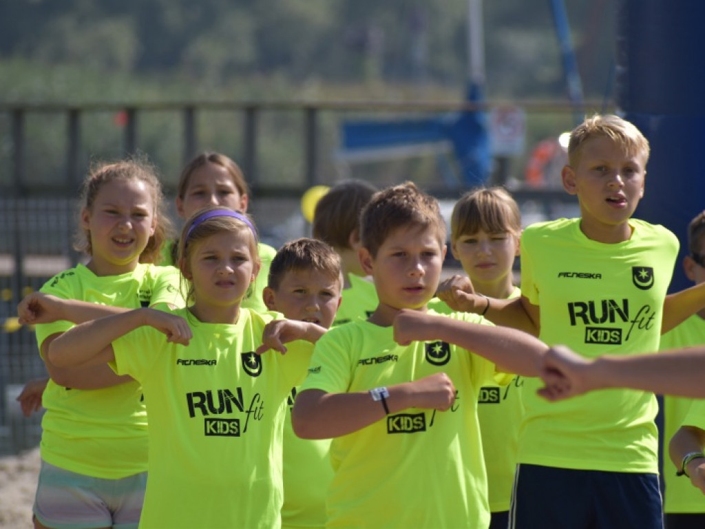 Run fit Kids w Tarnobrzegu. Mali zawodnicy w szaleńczym biegu z przeszkodami [zdjęcia]
