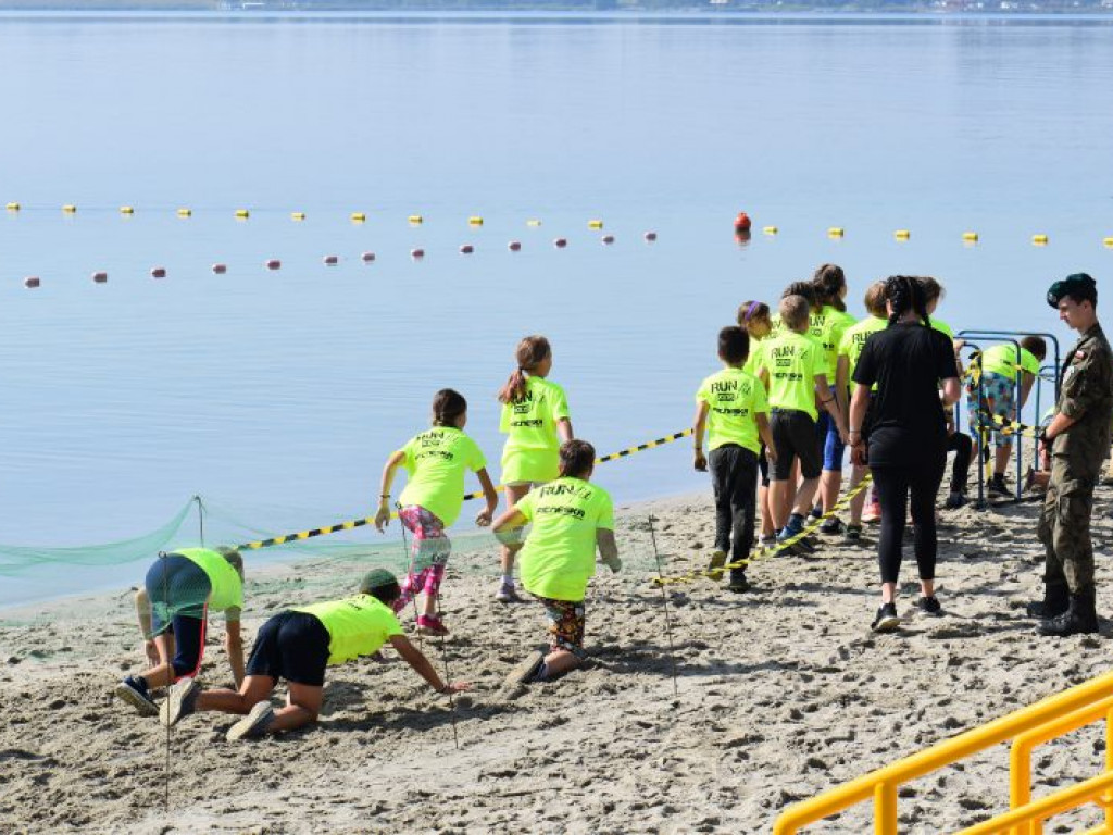 Run fit Kids w Tarnobrzegu. Mali zawodnicy w szaleńczym biegu z przeszkodami [zdjęcia]