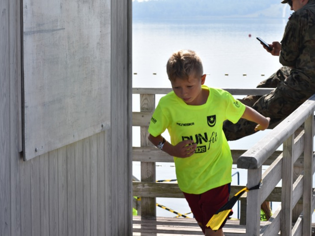 Run fit Kids w Tarnobrzegu. Mali zawodnicy w szaleńczym biegu z przeszkodami [zdjęcia]