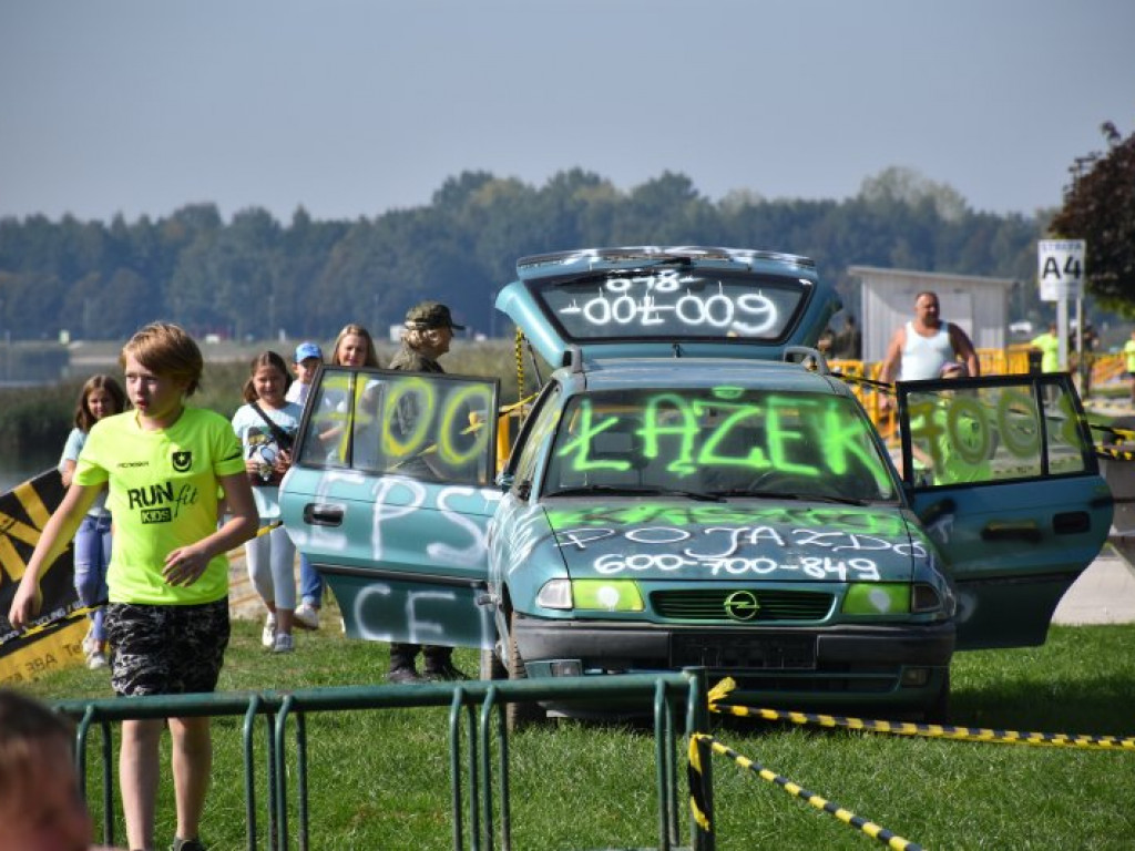 Run fit Kids w Tarnobrzegu. Mali zawodnicy w szaleńczym biegu z przeszkodami [zdjęcia]