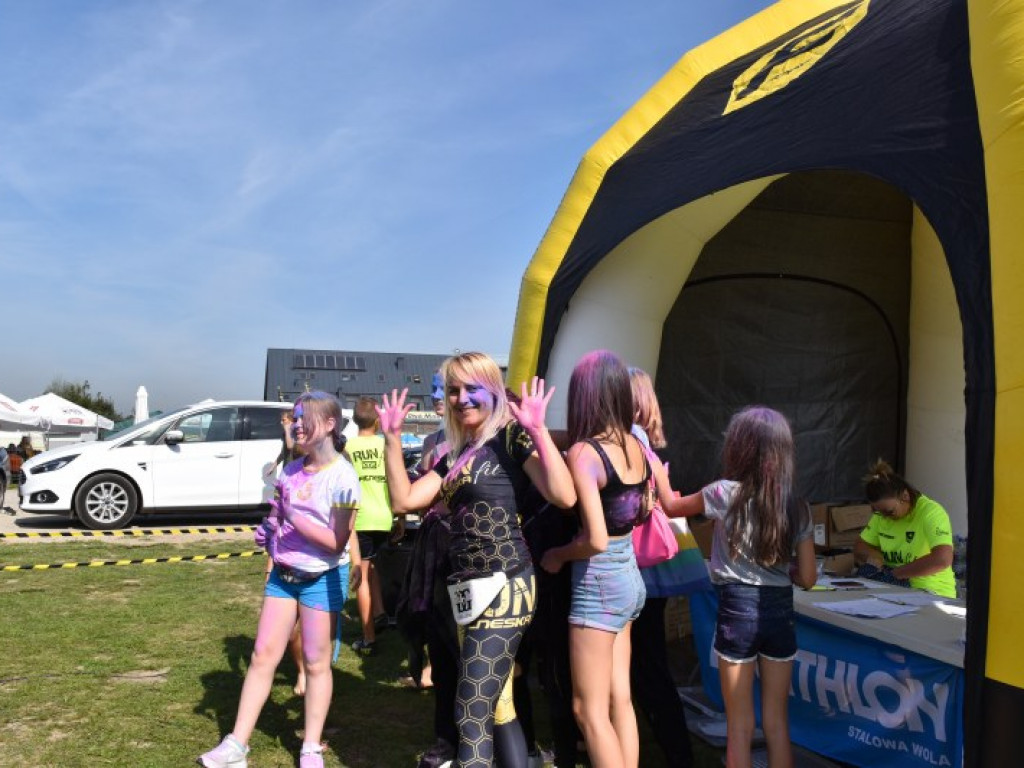 Run fit Kids w Tarnobrzegu. Mali zawodnicy w szaleńczym biegu z przeszkodami [zdjęcia]
