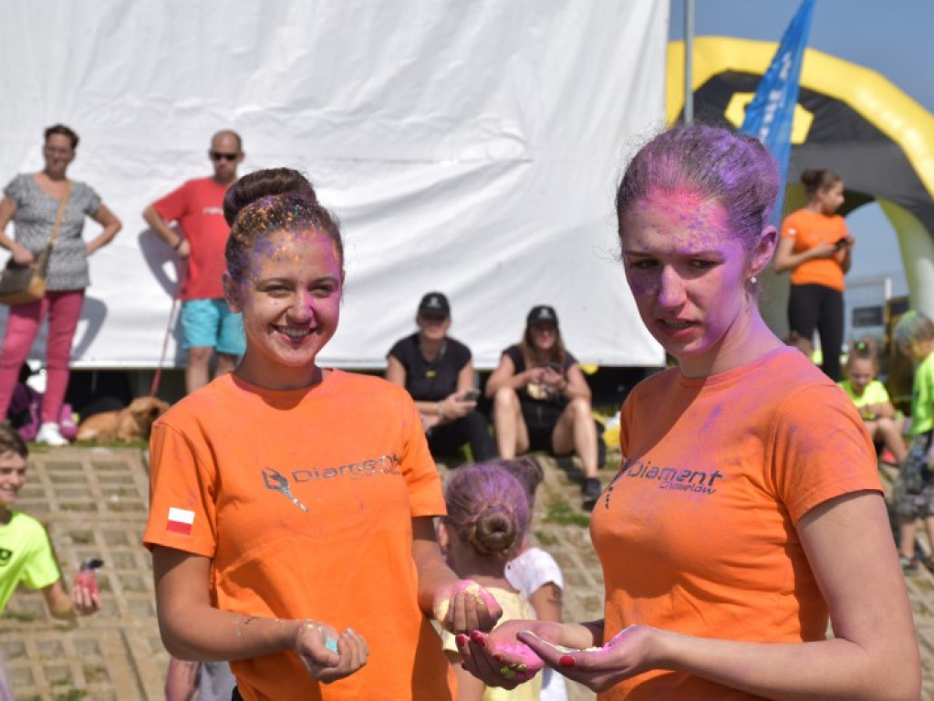 Run fit Kids w Tarnobrzegu. Mali zawodnicy w szaleńczym biegu z przeszkodami [zdjęcia]