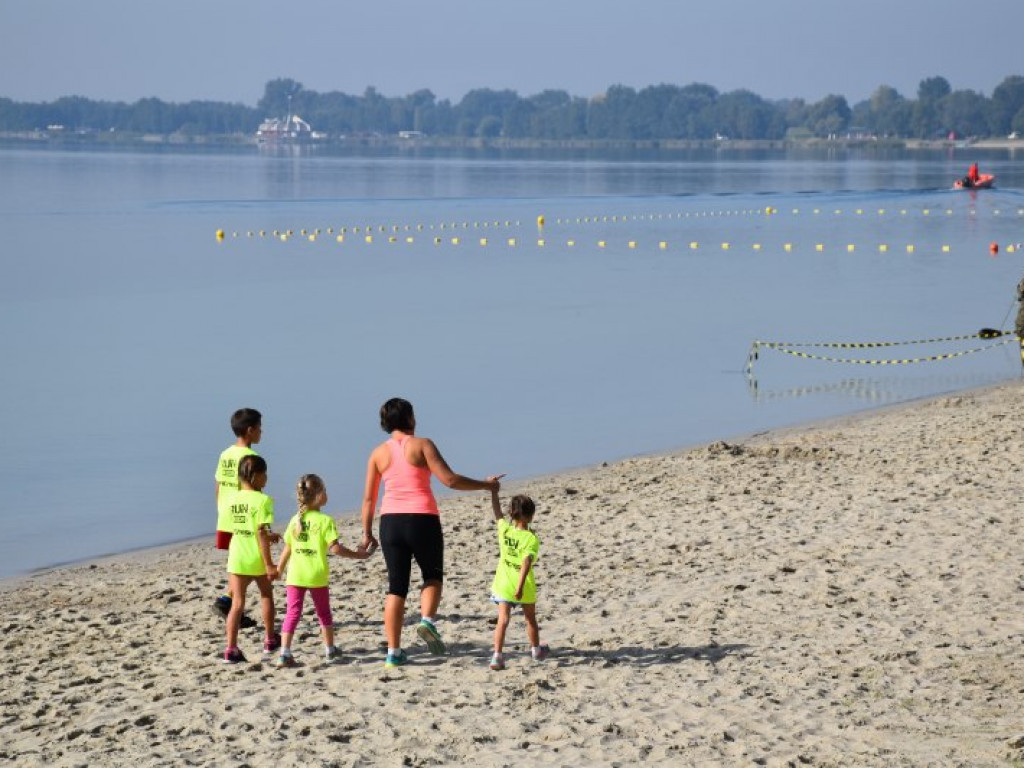 Run fit Kids w Tarnobrzegu. Mali zawodnicy w szaleńczym biegu z przeszkodami [zdjęcia]