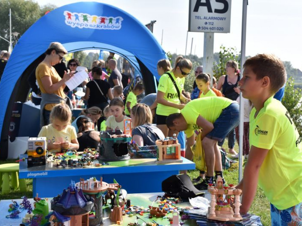 Run fit Kids w Tarnobrzegu. Mali zawodnicy w szaleńczym biegu z przeszkodami [zdjęcia]