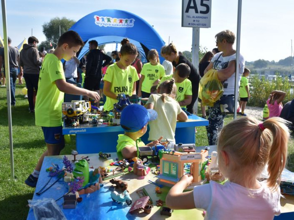 Run fit Kids w Tarnobrzegu. Mali zawodnicy w szaleńczym biegu z przeszkodami [zdjęcia]