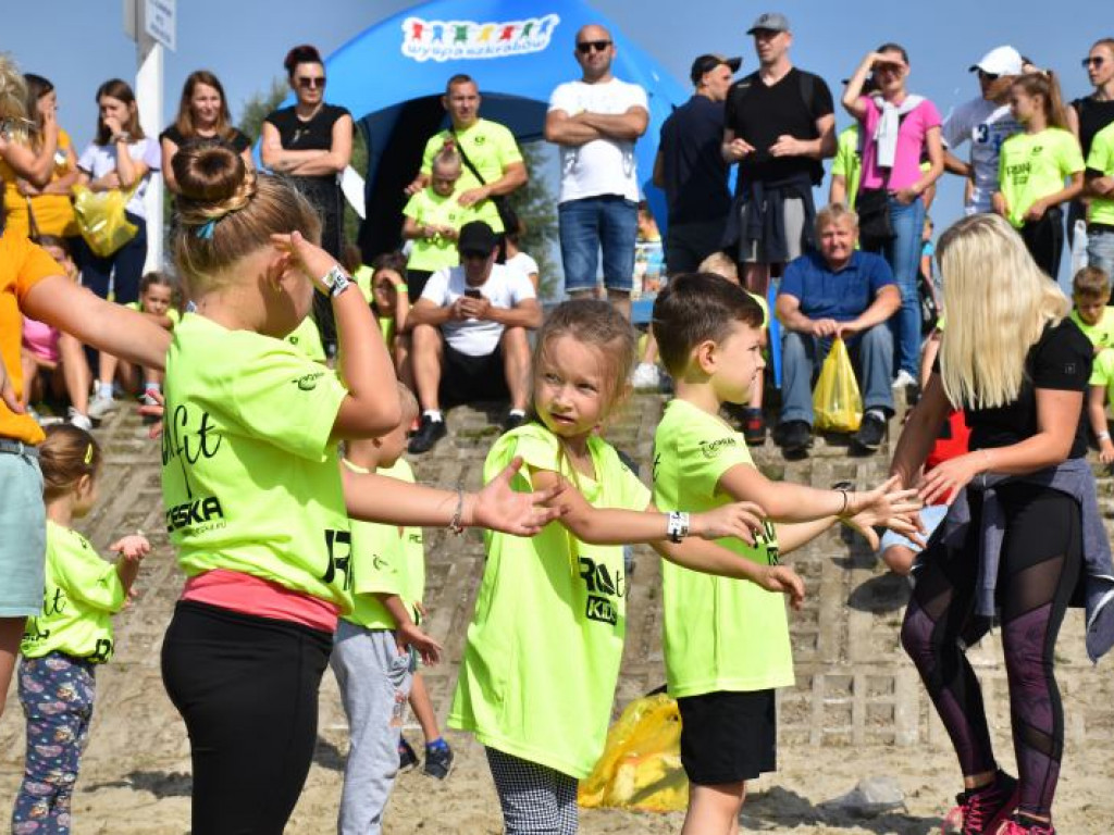 Run fit Kids w Tarnobrzegu. Mali zawodnicy w szaleńczym biegu z przeszkodami [zdjęcia]