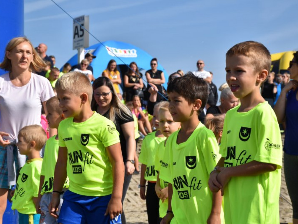 Run fit Kids w Tarnobrzegu. Mali zawodnicy w szaleńczym biegu z przeszkodami [zdjęcia]