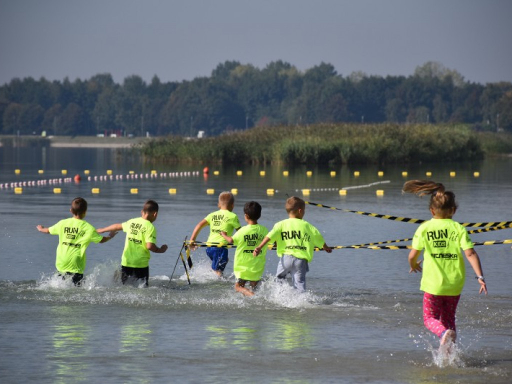 Run fit Kids w Tarnobrzegu. Mali zawodnicy w szaleńczym biegu z przeszkodami [zdjęcia]