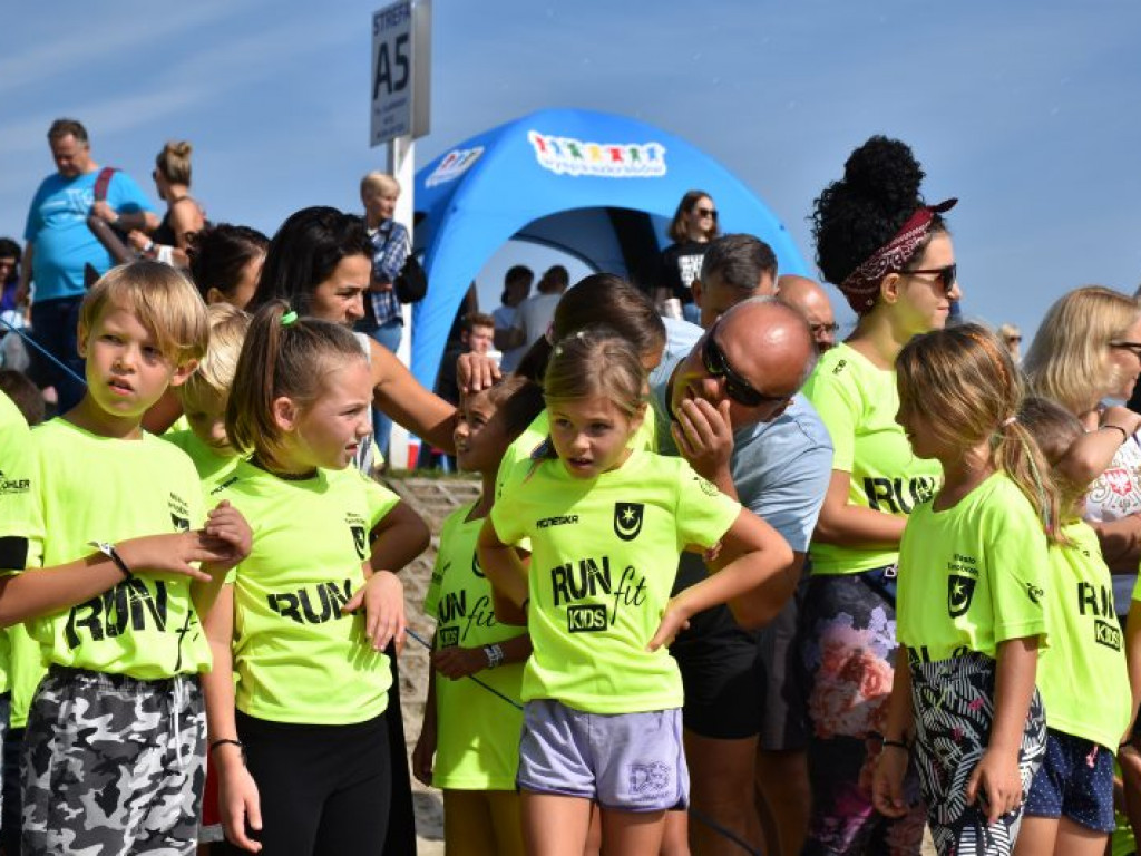 Run fit Kids w Tarnobrzegu. Mali zawodnicy w szaleńczym biegu z przeszkodami [zdjęcia]