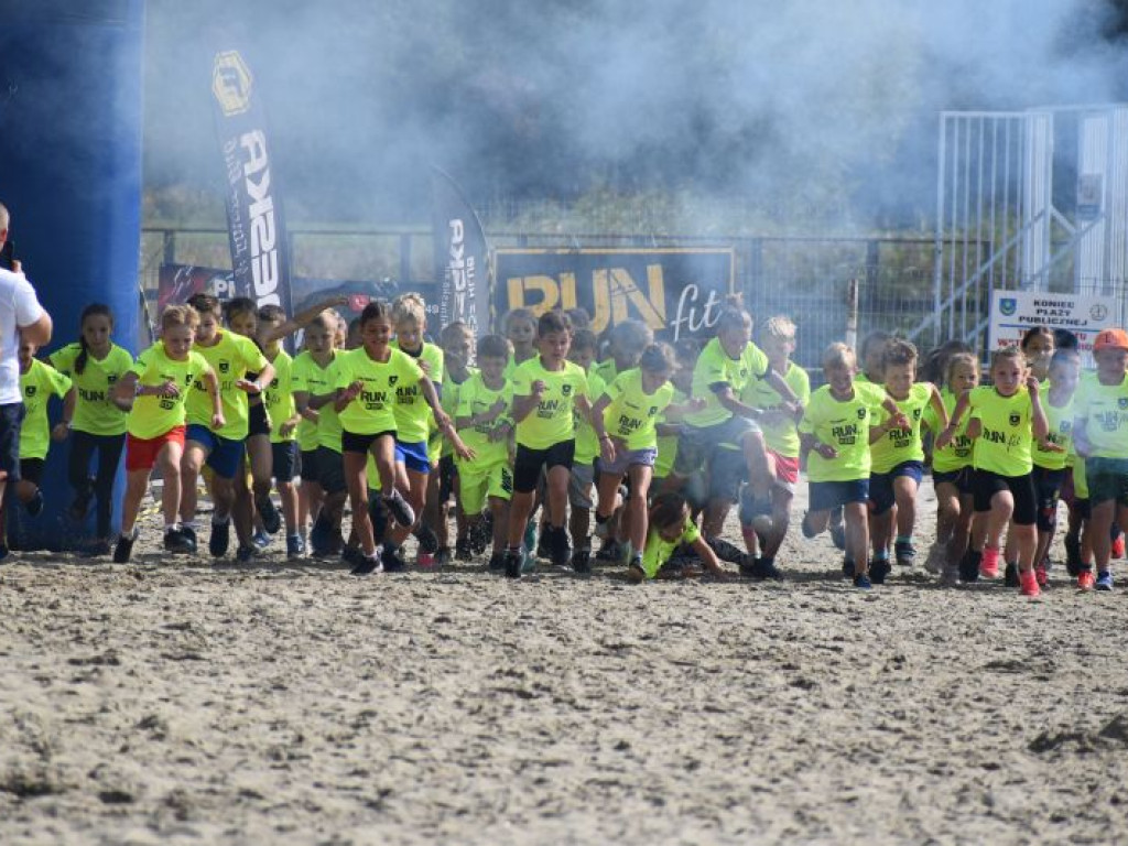 Run fit Kids w Tarnobrzegu. Mali zawodnicy w szaleńczym biegu z przeszkodami [zdjęcia]