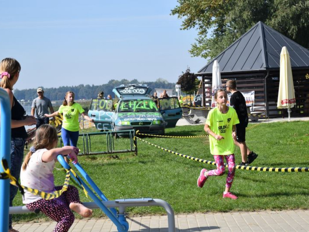 Run fit Kids w Tarnobrzegu. Mali zawodnicy w szaleńczym biegu z przeszkodami [zdjęcia]