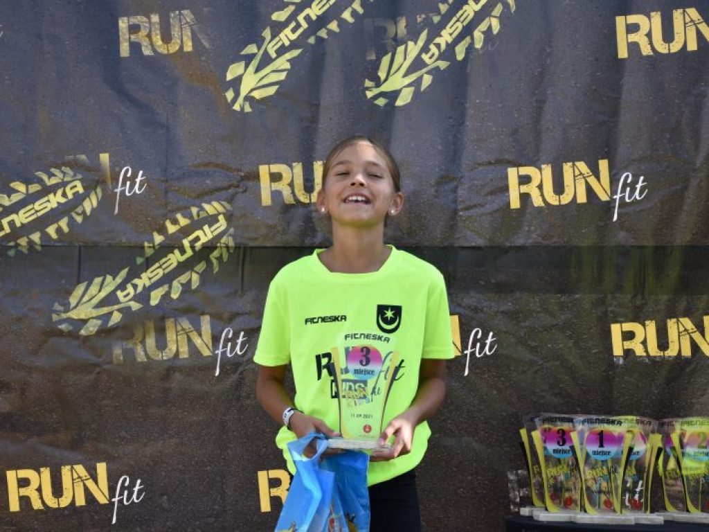 Run fit Kids w Tarnobrzegu. Mali zawodnicy w szaleńczym biegu z przeszkodami [zdjęcia]