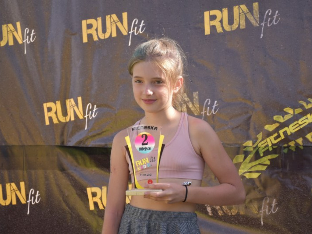 Run fit Kids w Tarnobrzegu. Mali zawodnicy w szaleńczym biegu z przeszkodami [zdjęcia]